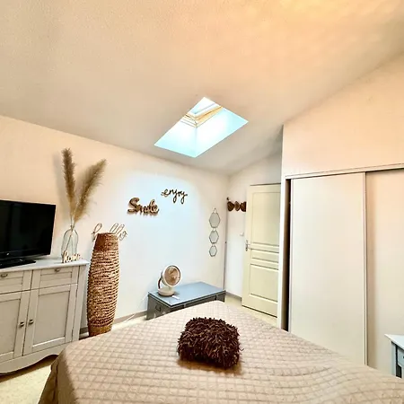 Hébergement de vacances Maison De Au Calme 4 Personnes Avec Piscine
